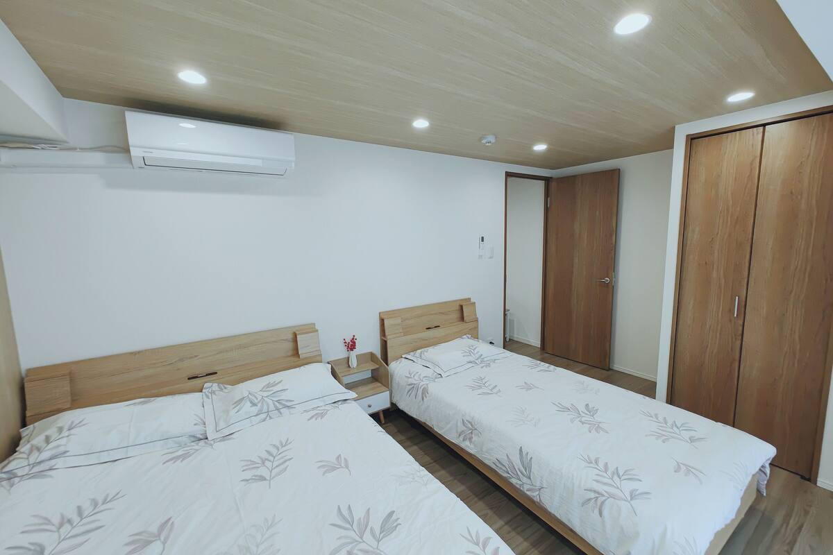 Economy Apartment | Desk, iron/ironing board, free WiFi, bed sheets