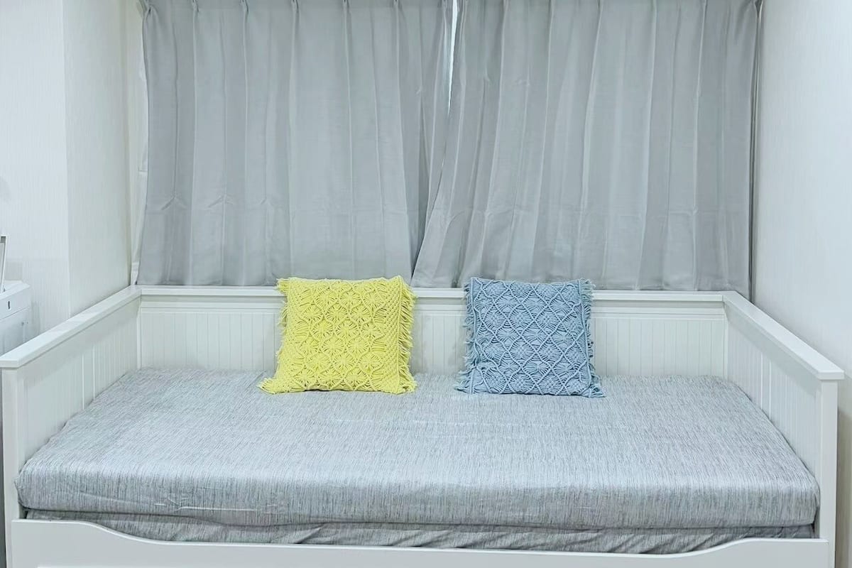 Desk, iron/ironing board, free WiFi, bed sheets