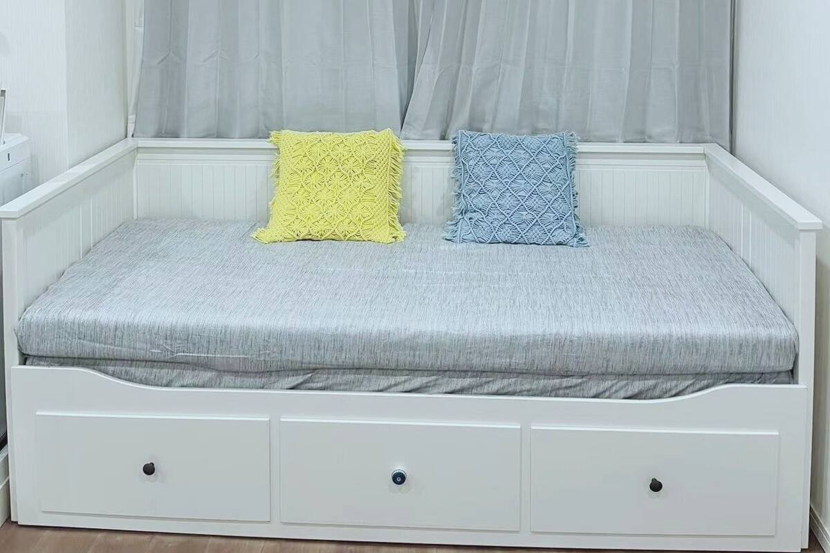 Desk, iron/ironing board, free WiFi, bed sheets
