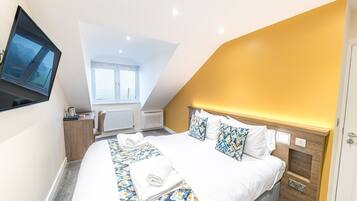 Double Room (Deluxe King 2nd Floor) | Soundproofing, free WiFi