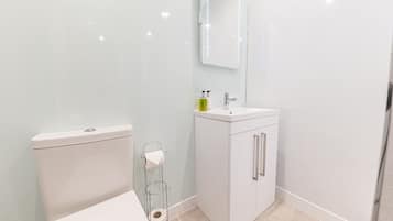 Standard Double Room (Standard King 1st Floor) | Soundproofing, free WiFi