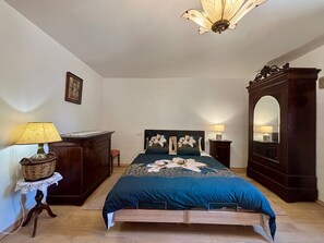 2 makuuhuonetta, työpöytä, silitysrauta/-lauta, Wi-Fi