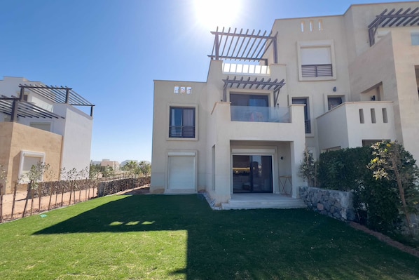 Basic Apartment | Exterior