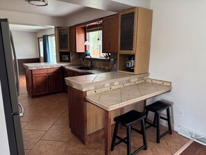 Microondas, horno, placa de cocina, lavavajillas