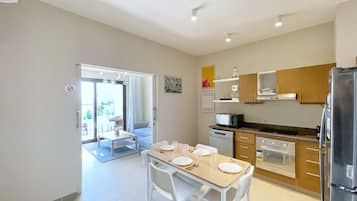 Basic Apartment | Private kitchen | Fridge, microwave, oven, stovetop