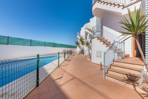 Apartment 'Con Piscina Y Garaje' with Shared Pool and Wi-Fi