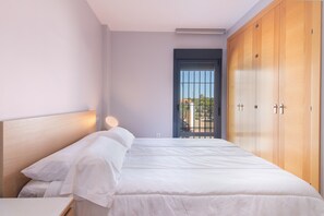 2 habitaciones, tabla de planchar con plancha, wifi y ropa de cama 