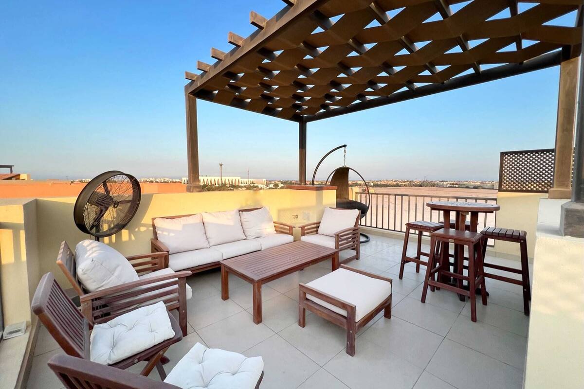 Basic Apartment | Outdoor dining