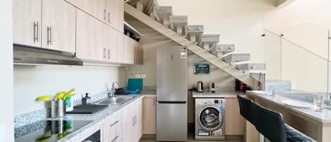 Basic Apartment | Private kitchen | Fridge, microwave, oven, stovetop
