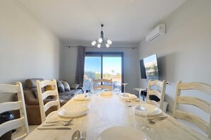 Basic Apartment | Dining