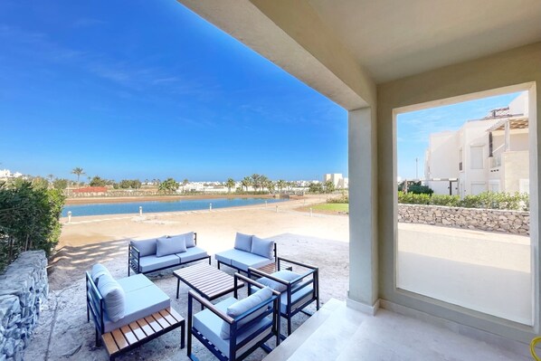 Basic Apartment | Terrace/patio