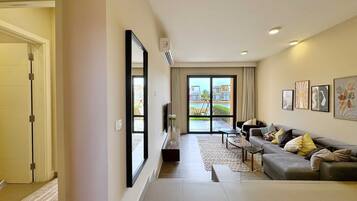 Basic-Apartment | Wohnbereich | 55-Zoll-Smart-TV mit Kabelempfang