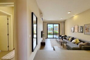 Basic Apartment | Living area