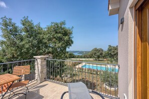 Perhehuvila, useita makuuhuoneita (Villa Tanja Lim Bay) | Parveke