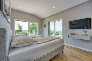 Family Villa, Multiple Bedrooms (Finca Tanja Lim Bay Hideaway) | 4 bedrooms, free WiFi, bed sheets