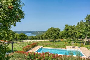 Villa Familiale, plusieurs chambres (Villa Tanja Lim Bay) | Piscine