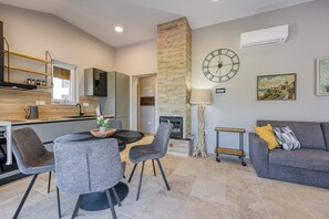 Family Villa, 4 Bedrooms (Finca Tanja Lim Bay Hideaway) | Living room