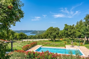 A pool area with a view of a lake and hills. - Villa Tanja Lim Bay (Vrsar)