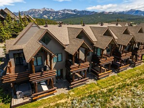 Exterior - Cozy Ski In/Out Condo! Private Patio ,Hot Tub, + Grill! (Big Sky)