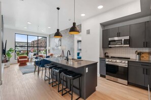 Cookware/dishes/utensils