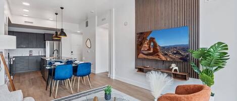 Smart TV, computer monitors