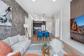 Smart TV, computer monitors