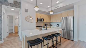 Kochgeschirr/Geschirr/Besteck