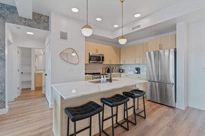 Cookware/dishes/utensils