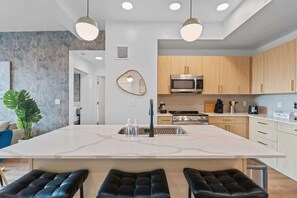 Cookware/dishes/utensils