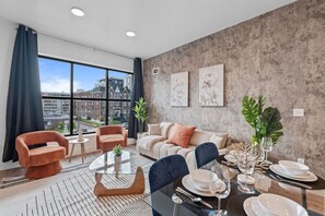 Smart-tv en een computerscherm