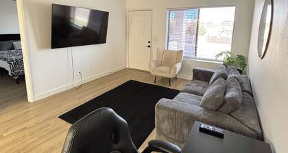 Charming 1-bedroom apartment with WiFi/ king size bed in Mesa/ Tempe area!