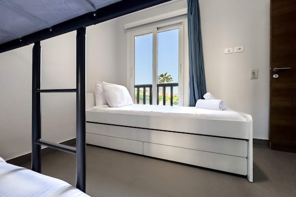 2 bedrooms, iron/ironing board, bed sheets