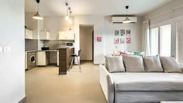 Apartemen Basic | Area keluarga | TV