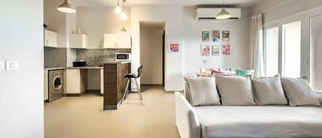 Basic Apartment | Living area