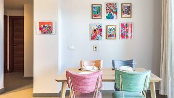 Basic Apartment | Dining