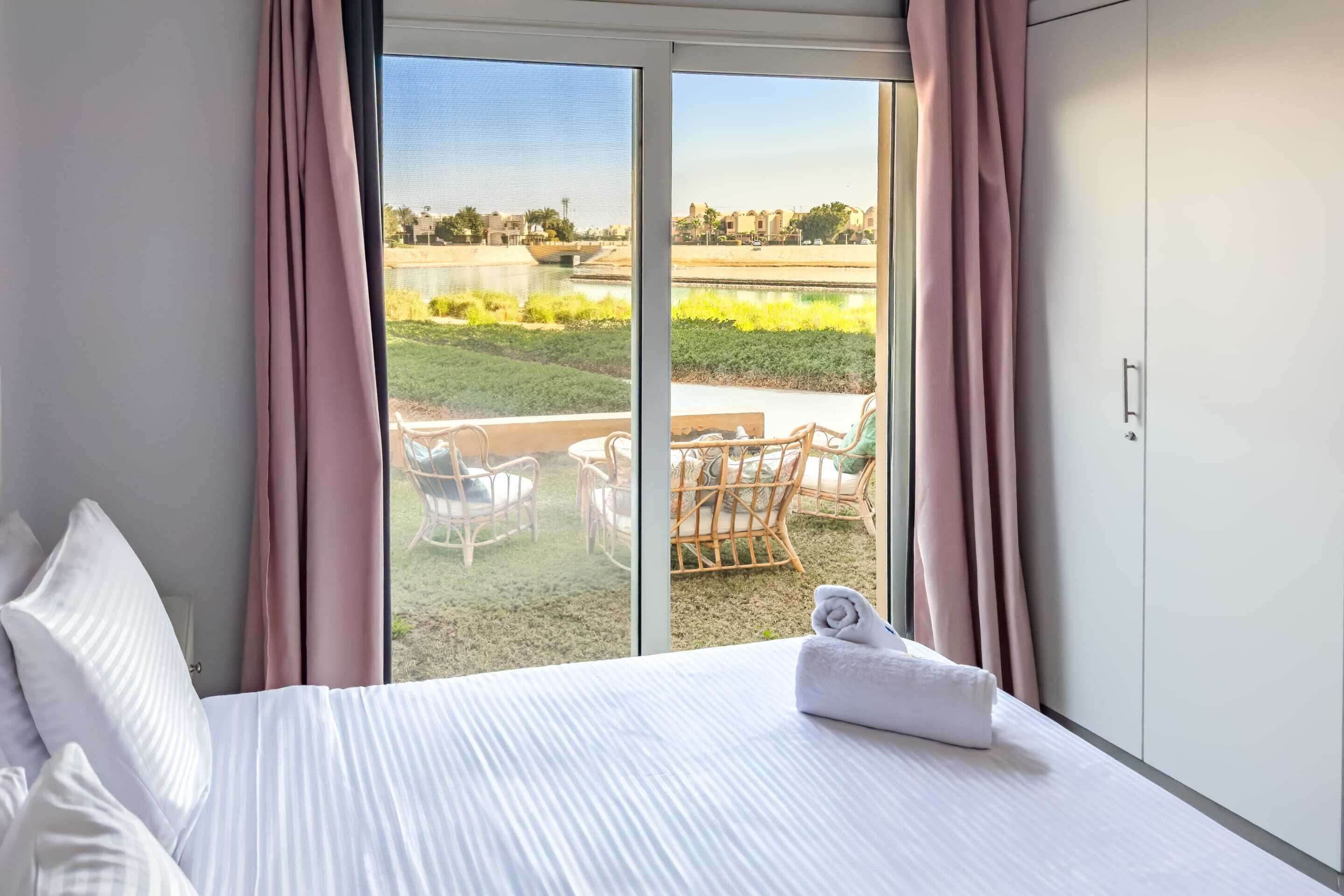 Apartemen Basic | 2 kamar tidur, setrika/meja setrika, dan seprai linen