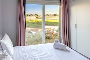 2 bedrooms, iron/ironing board, bed sheets