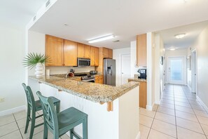 Four, plaque de cuisson, lave-vaisselle, grille-pain