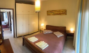 2 chambres, fer et planche à repasser, Wi-Fi, draps fournis