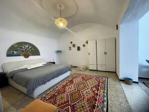 WiFi, bed sheets