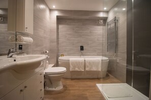 Doppelzimmer (Super King Sherwood Suite) | Badezimmer
