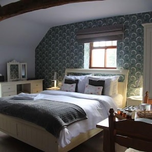 Room - Dovestays (Newark)