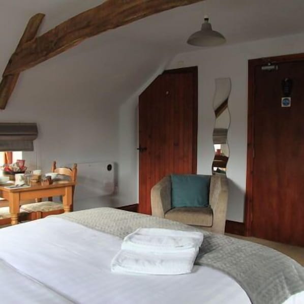 Room - Dovestays (Newark)