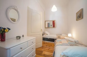 3 chambres, fer et planche à repasser, Wi-Fi, draps fournis