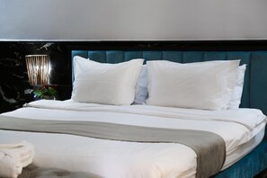 Desk, WiFi, bed sheets