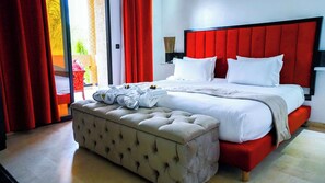 8 bedrooms, desk, WiFi, bed sheets