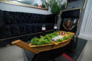 المنشأة من الداخل