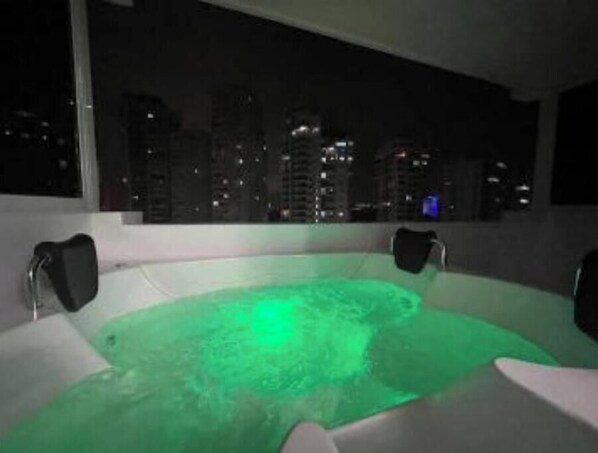 Bain à remous extérieur