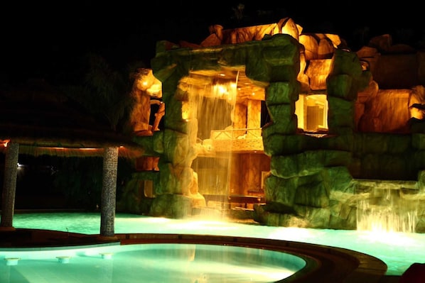 Room | Pool