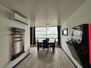 Dining - Dolce Vida Retreat (BARRIO EL LAGUITO EDIFICIO MARINARE)